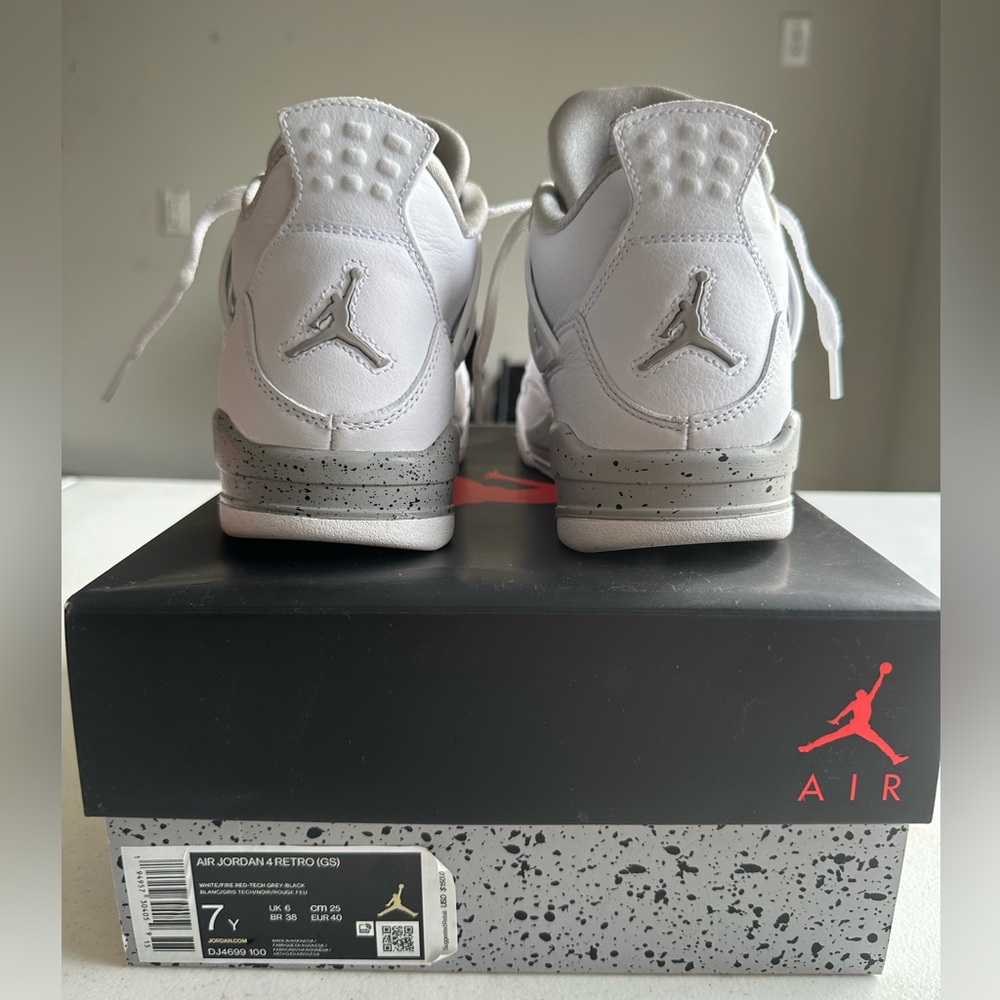 Nike Air Jordan 4 Retro - Picture 5 of 7